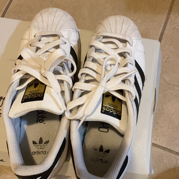 Adidas white and black superstar sneakers, size: US 4.5 - Picture 2 of 4